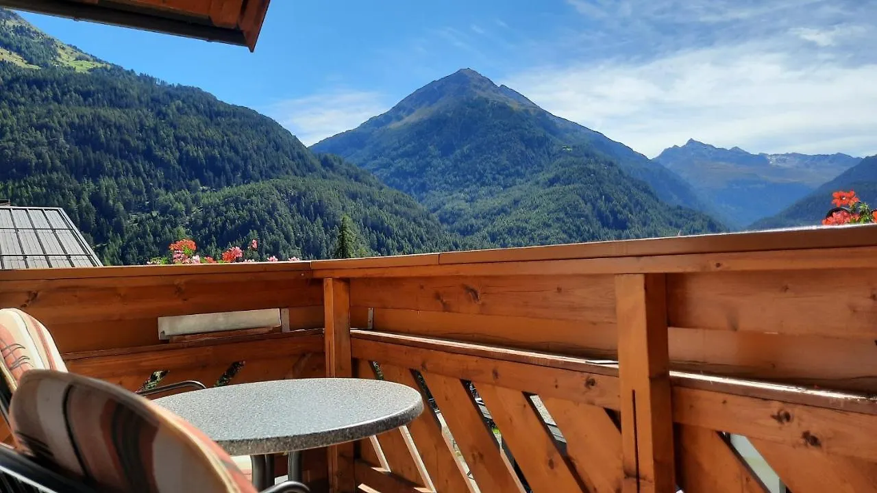 Frühstückspension Rehwinkl Sölden 2*,