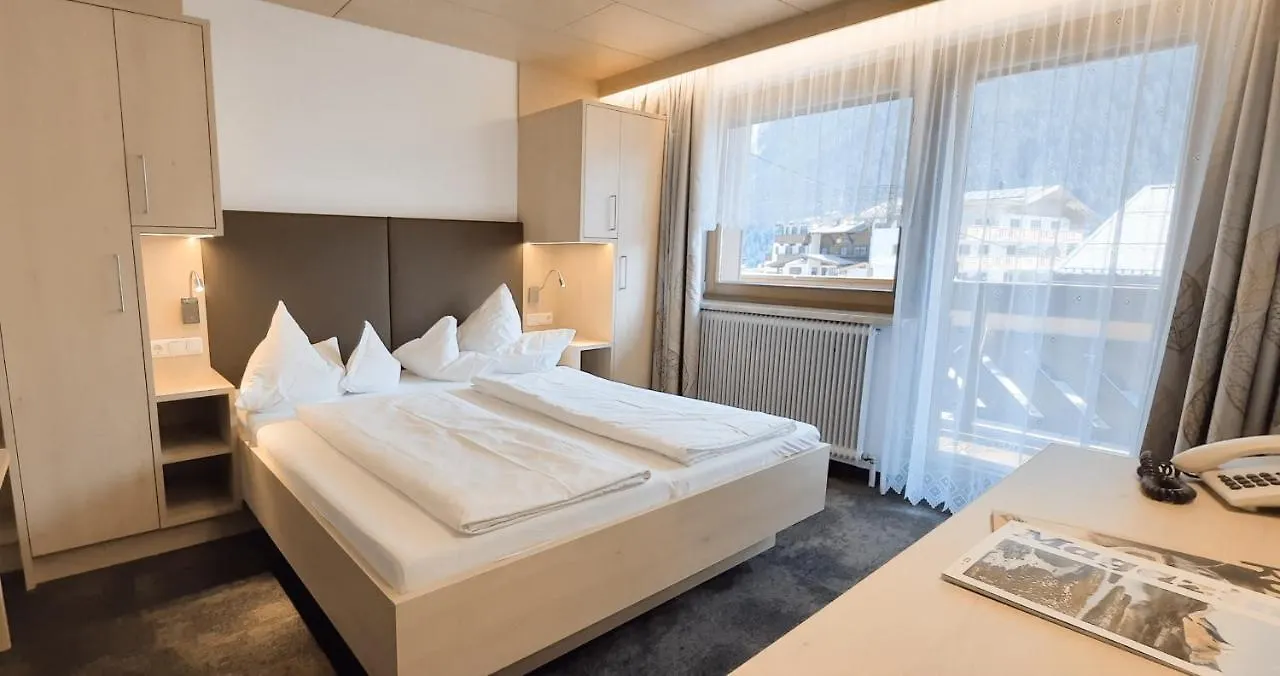Frühstückspension Rehwinkl Sölden 2*,